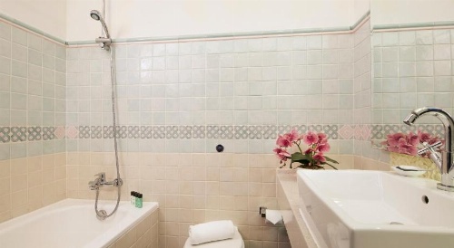 Village Hotel Albert Court by Far East Hospitality image 4